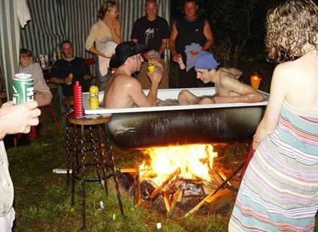 redneck-hot-tub-party.jpg